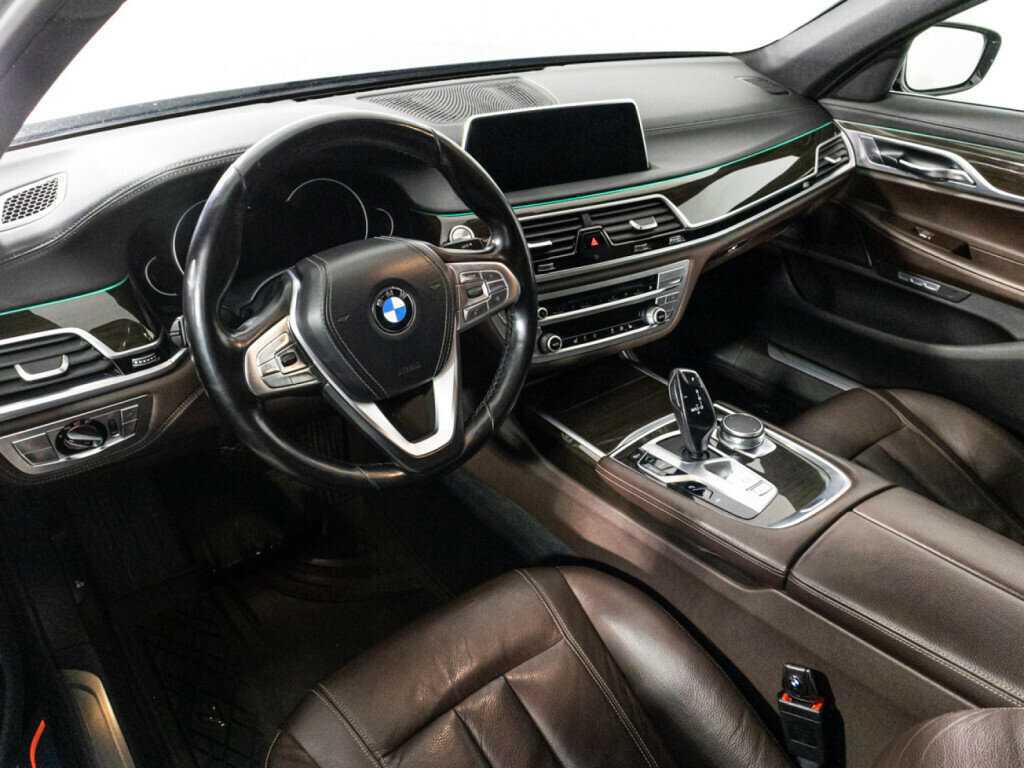 BMW 7 серии 2016 года с пробегом. Фото: #8