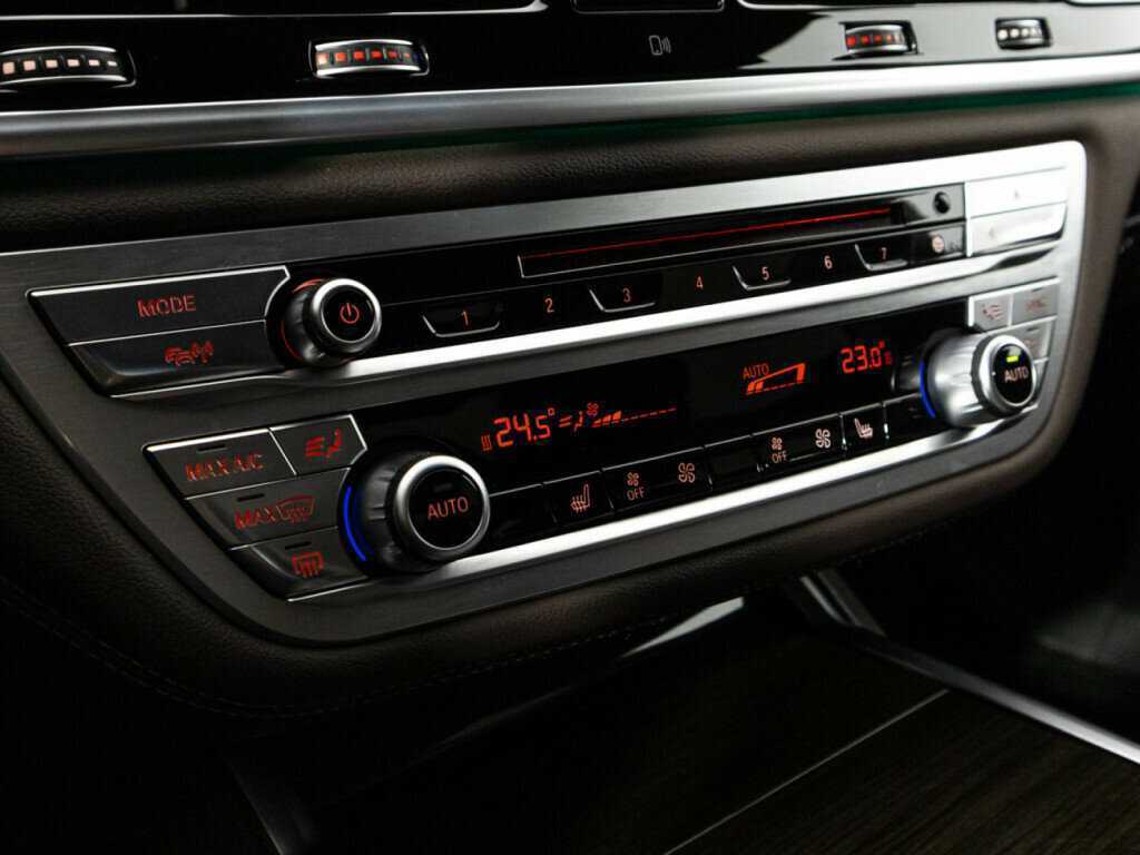 BMW 7 серии 2016 года с пробегом. Фото: #18