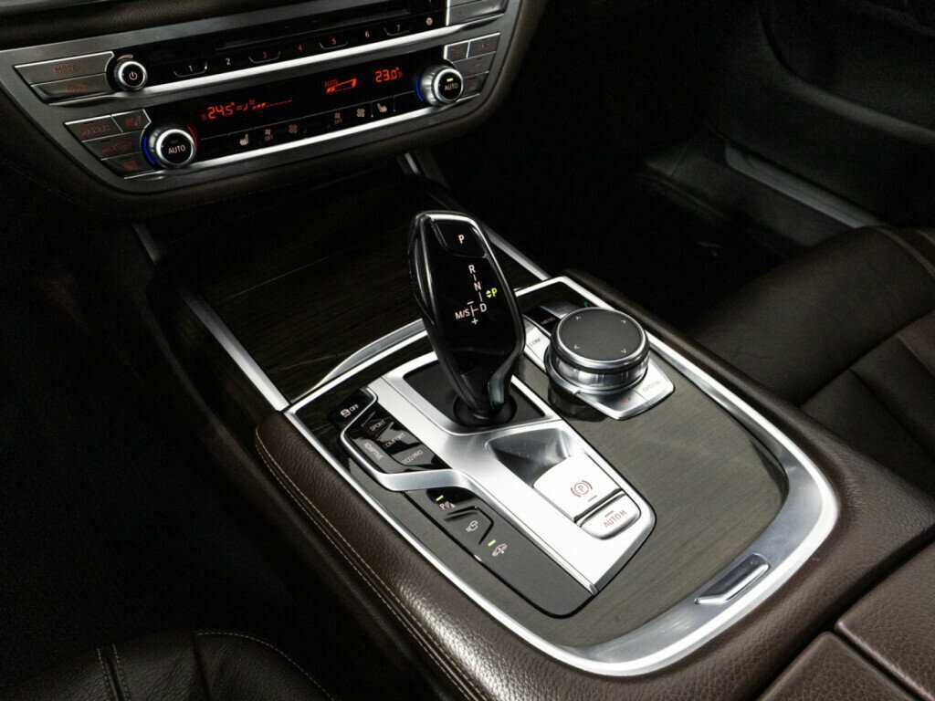 BMW 7 серии 2016 года с пробегом. Фото: #21