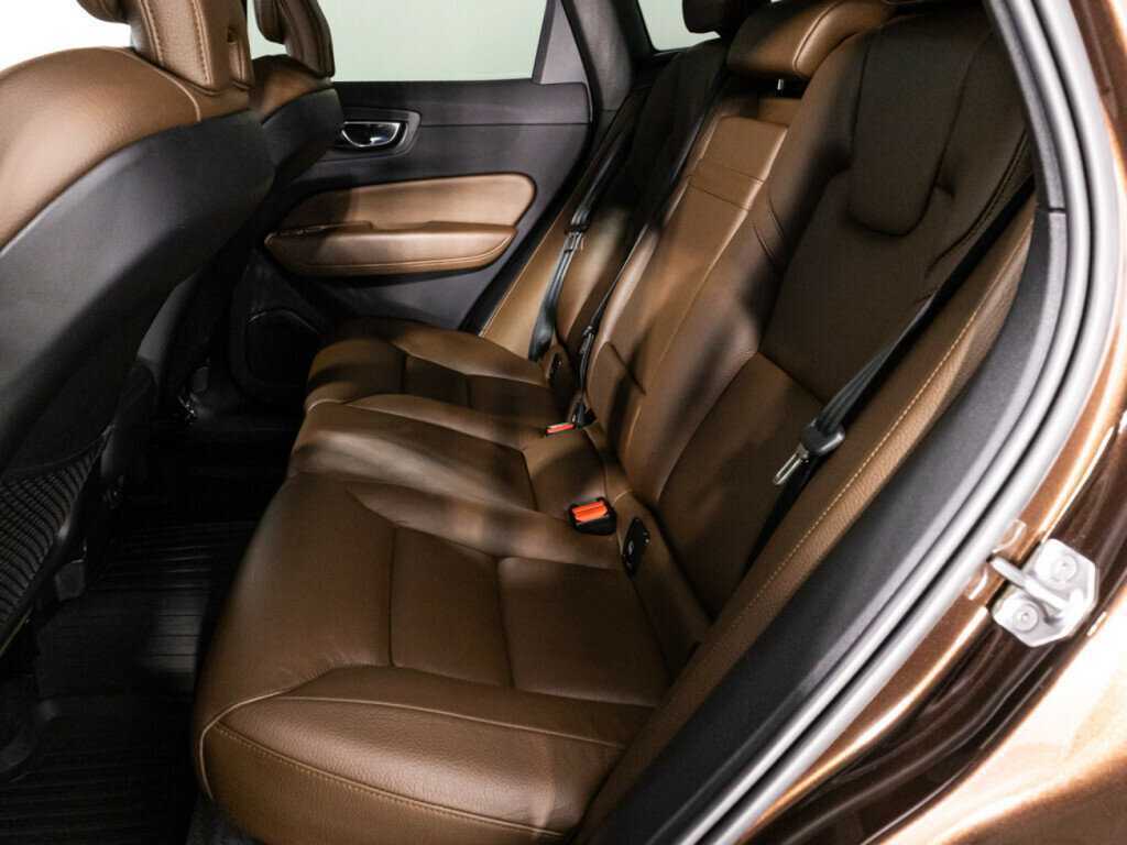 Volvo XC60 2021 года с пробегом. Фото: #9