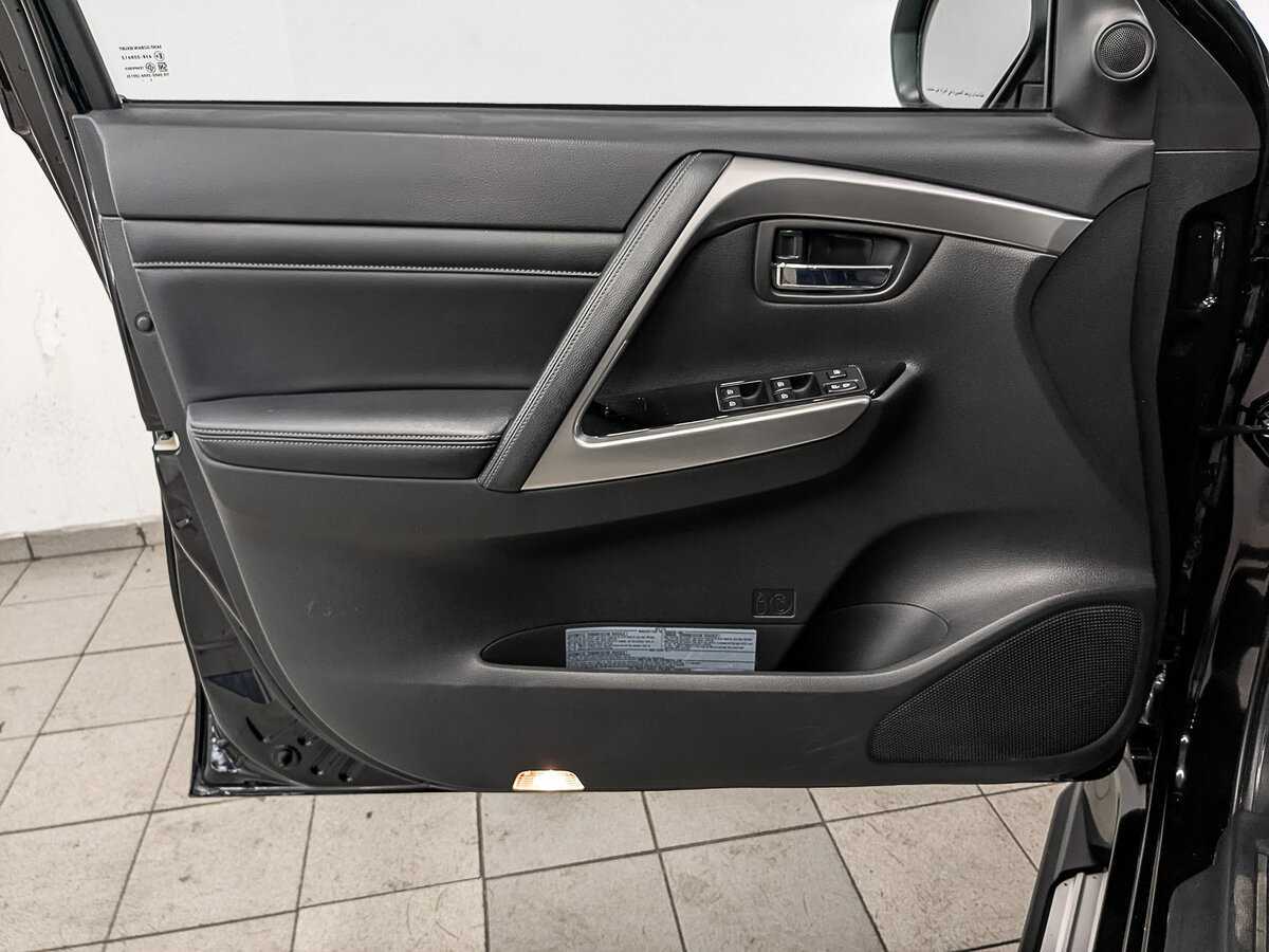 Mitsubishi Montero Sport 2021 года с пробегом. Фото: #16