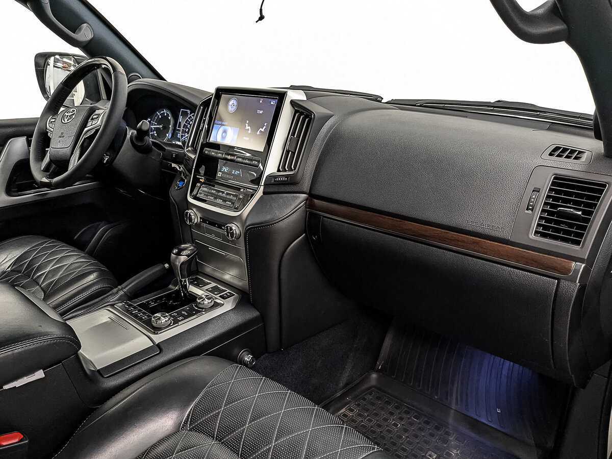 Toyota Land Cruiser 2017 года с пробегом. Фото: #9