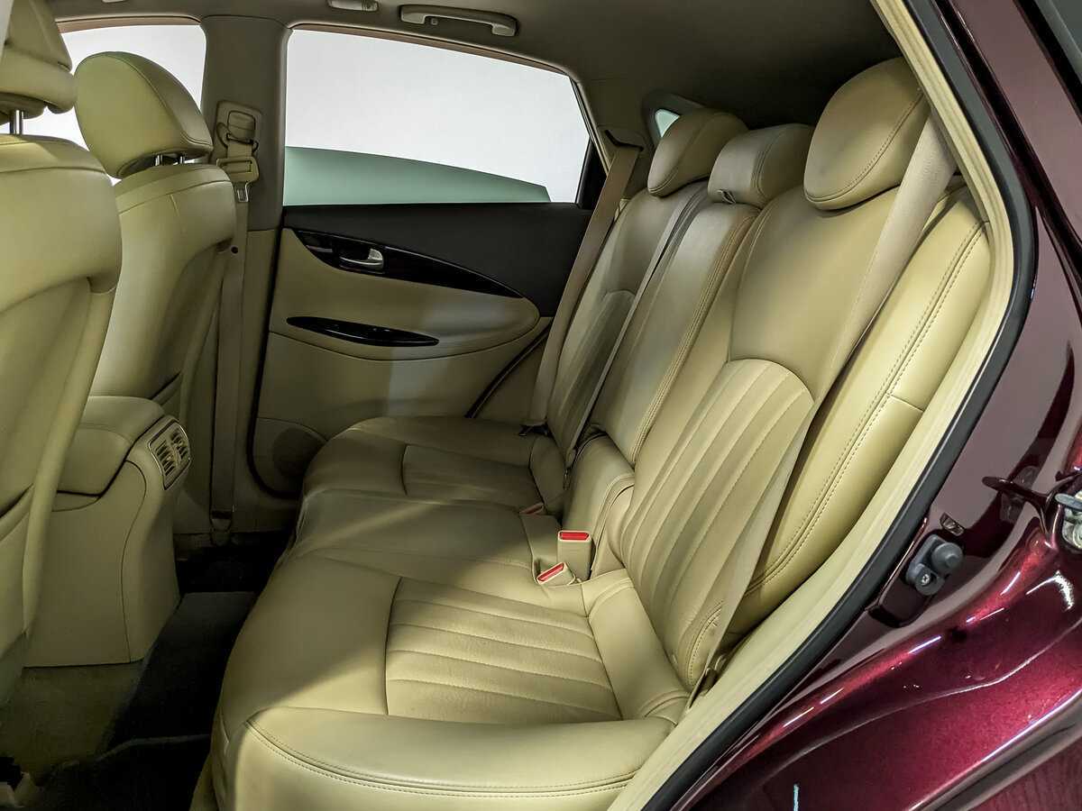 Infiniti QX50 2015 года с пробегом. Фото: #11