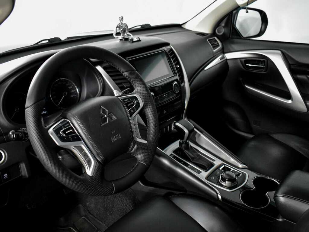 Mitsubishi Pajero Sport 2019 года с пробегом. Фото: #7