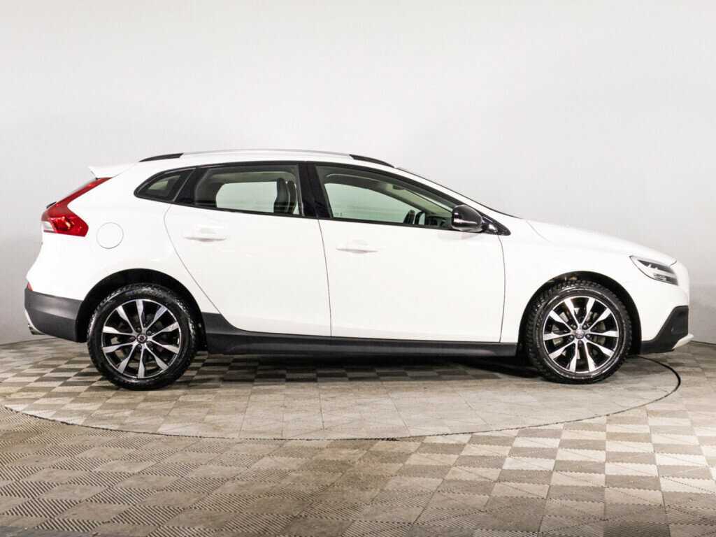 Volvo V40 Cross Country 2019 года с пробегом. Фото: #3