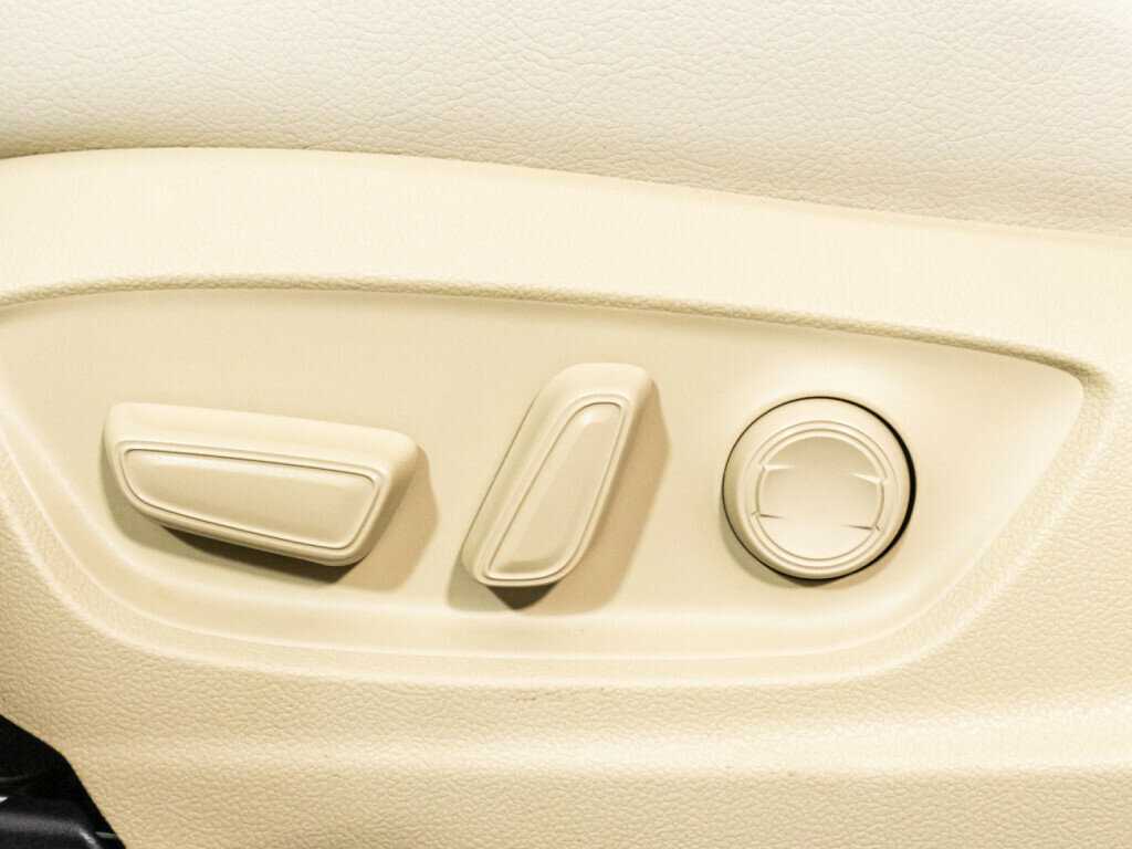 Toyota Camry 2021 года с пробегом. Фото: #20