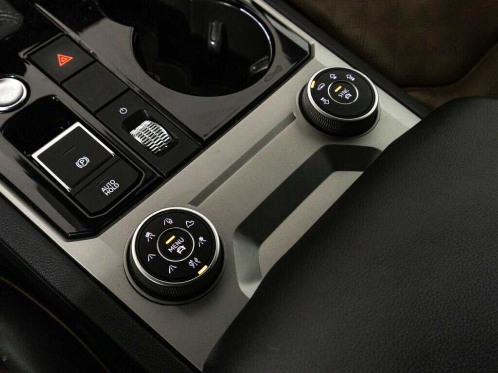 Volkswagen Touareg 2019 года с пробегом. Фото: #19