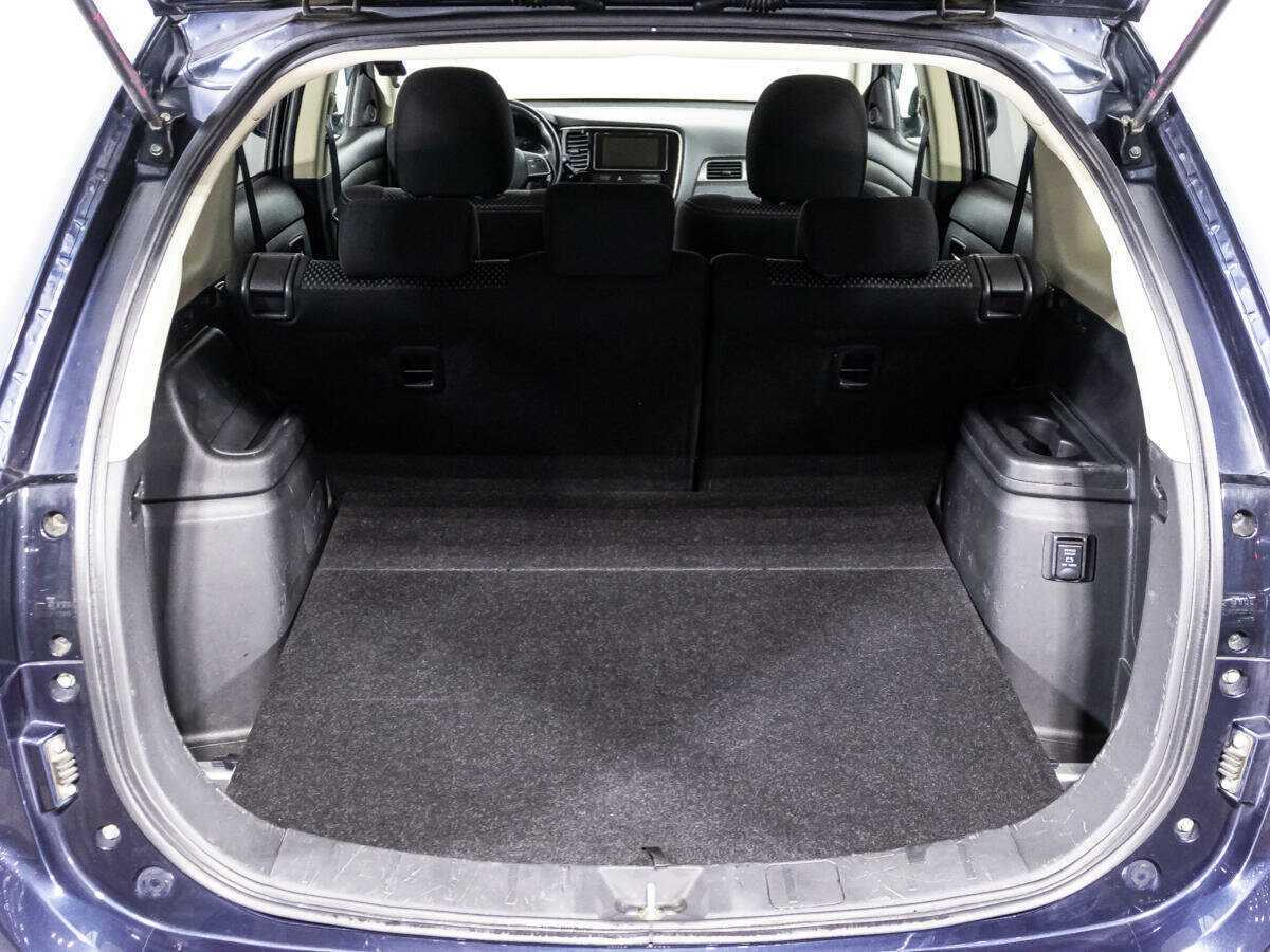 Б/У Митсубиши Оутлэндер 2018 года. Фото: #14