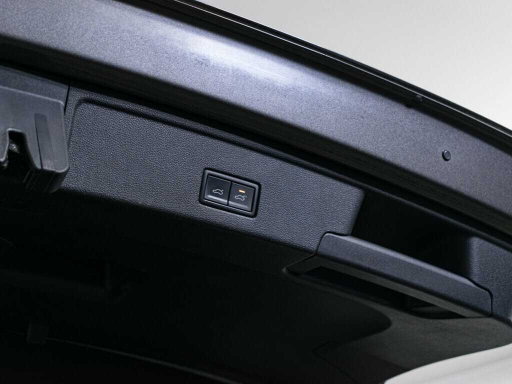 Volkswagen Touareg 2019 года с пробегом. Фото: #9