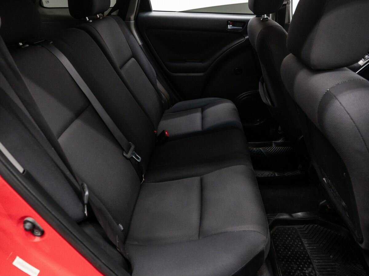 Toyota Matrix 2002 года с пробегом. Фото: #9