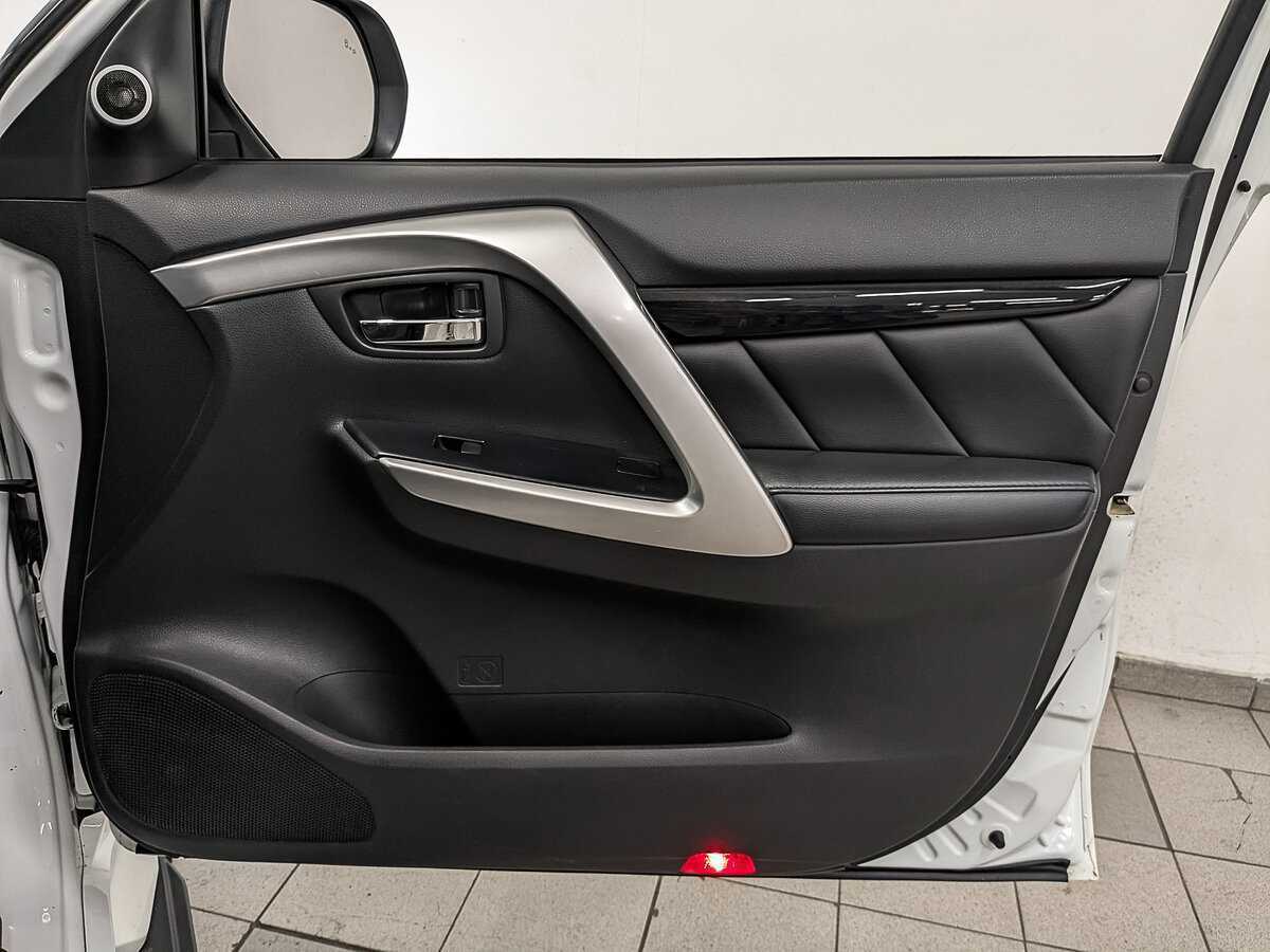 Mitsubishi Pajero Sport 2017 года с пробегом. Фото: #21