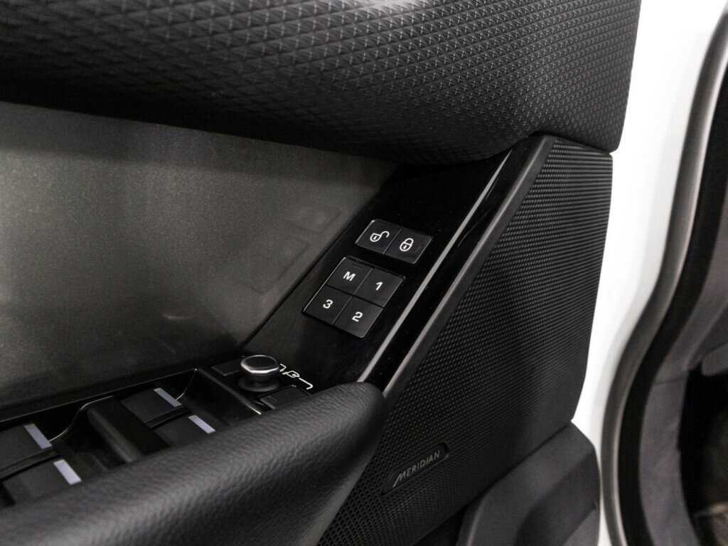 Land Rover Range Rover Velar 2019 года с пробегом. Фото: #18