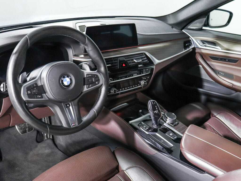 BMW 5 серии 2018 года с пробегом. Фото: #11