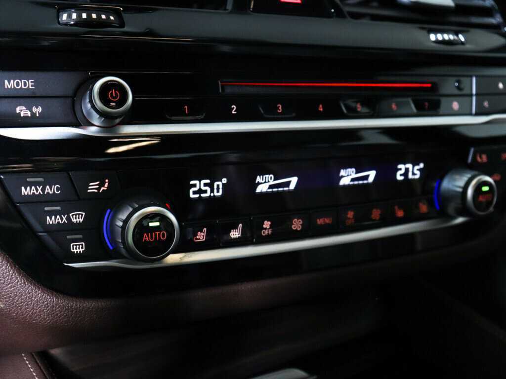 BMW 5 серии 2018 года с пробегом. Фото: #24