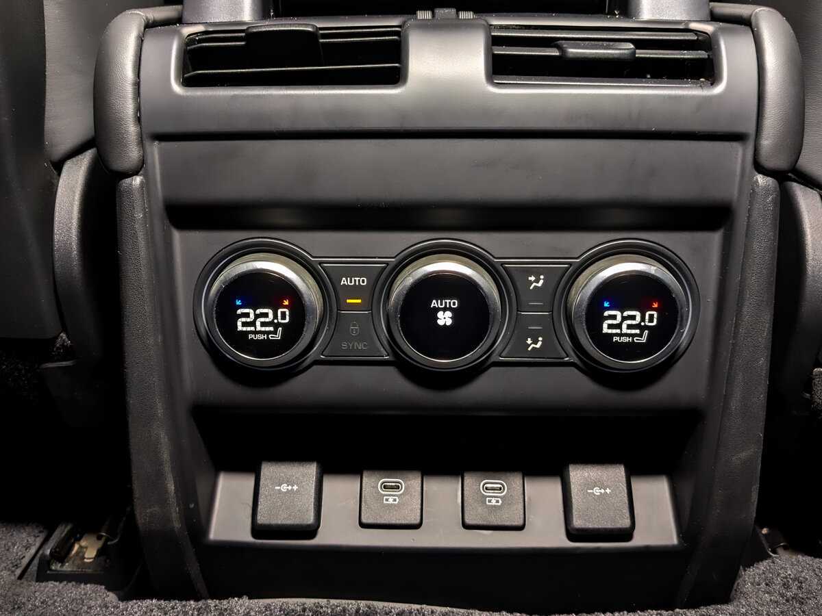 Land Rover Defender 2021 года с пробегом. Фото: #26