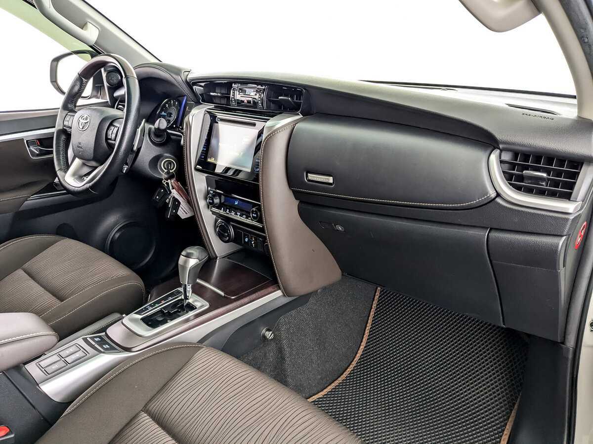 Toyota Fortuner 2019 года с пробегом. Фото: #9