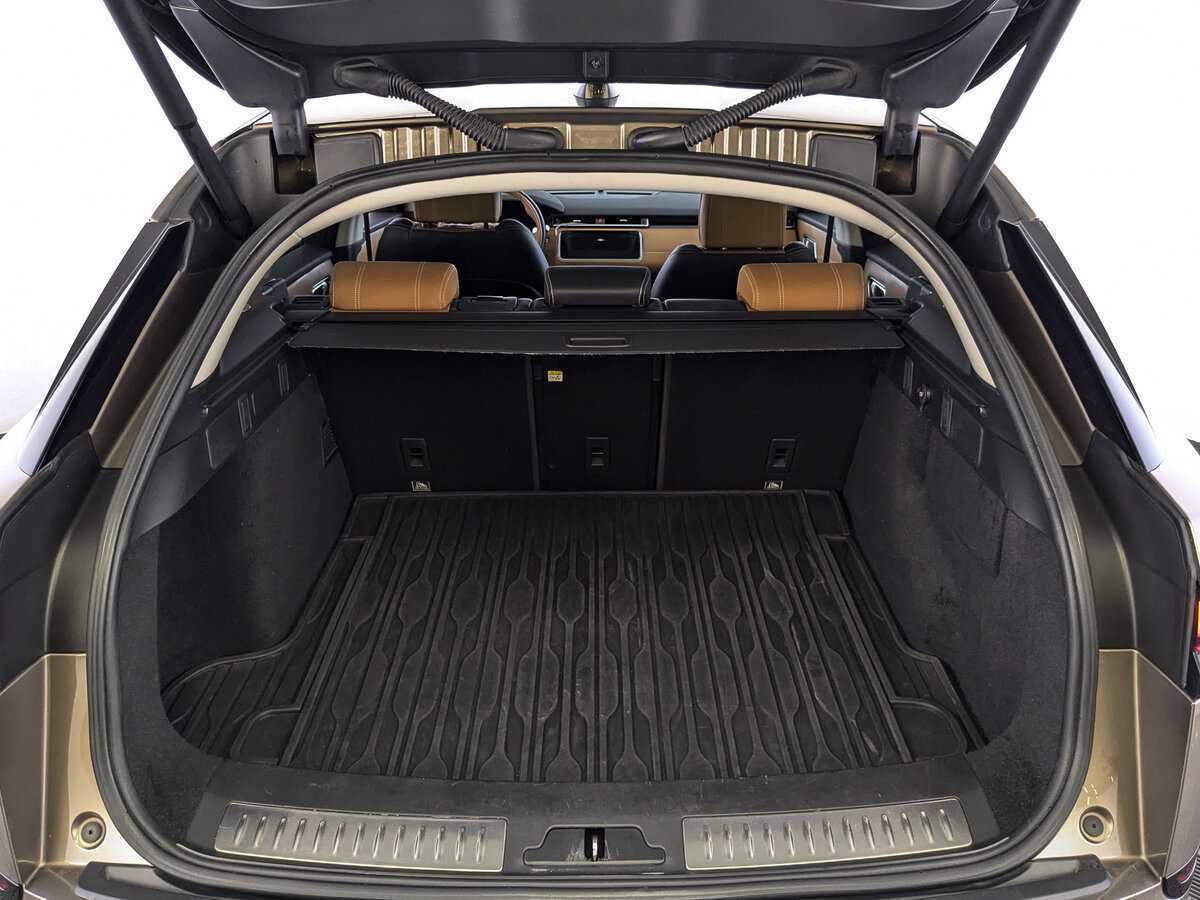 Land Rover Range Rover Velar 2017 года с пробегом. Фото: #9