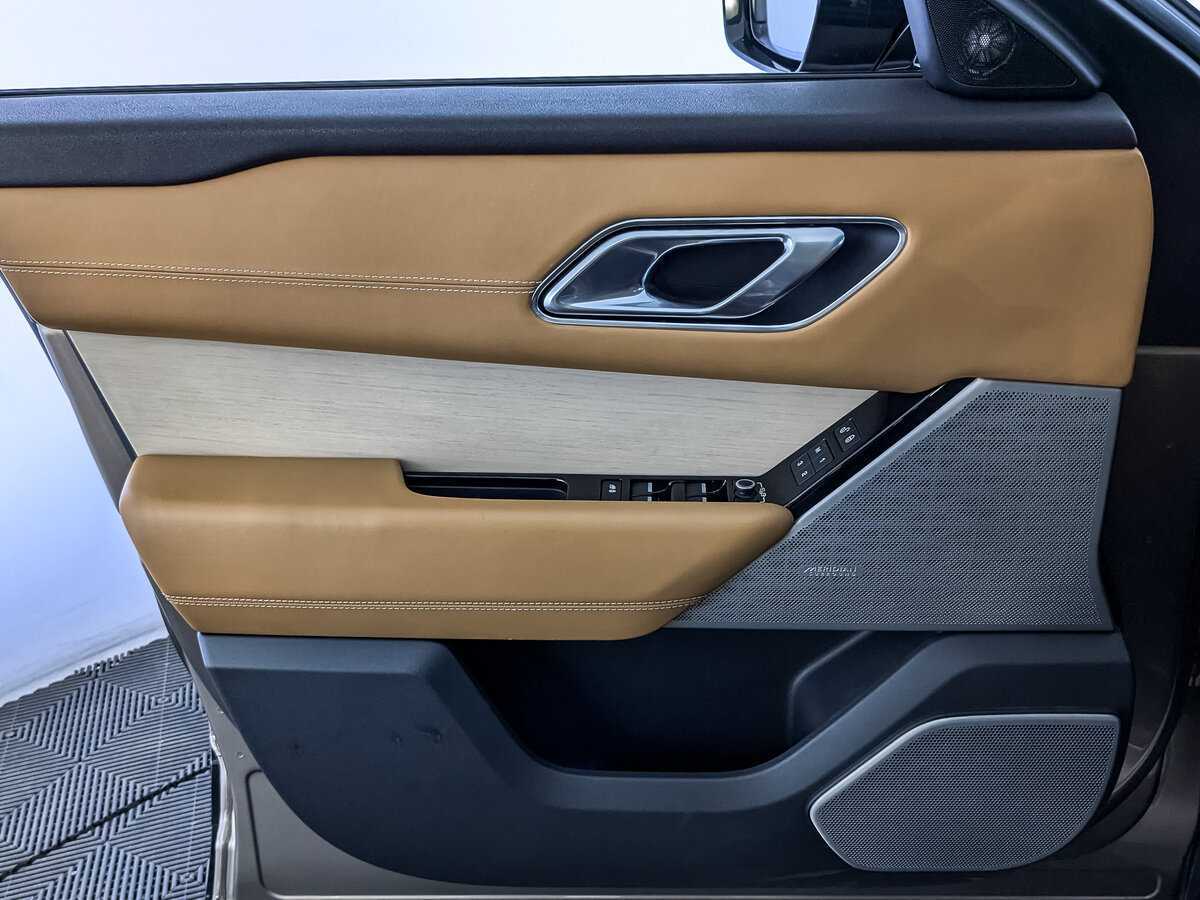 Land Rover Range Rover Velar 2017 года с пробегом. Фото: #18