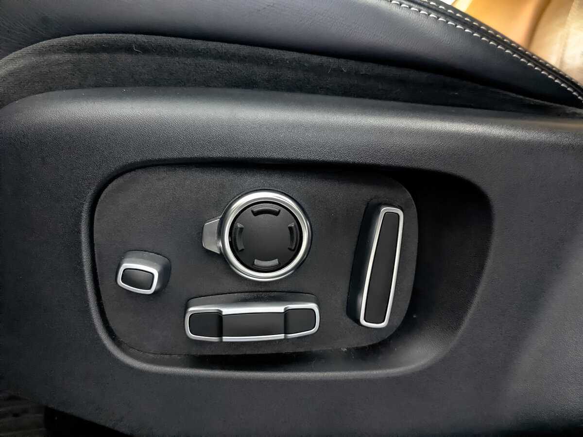 Land Rover Range Rover Velar 2017 года с пробегом. Фото: #28