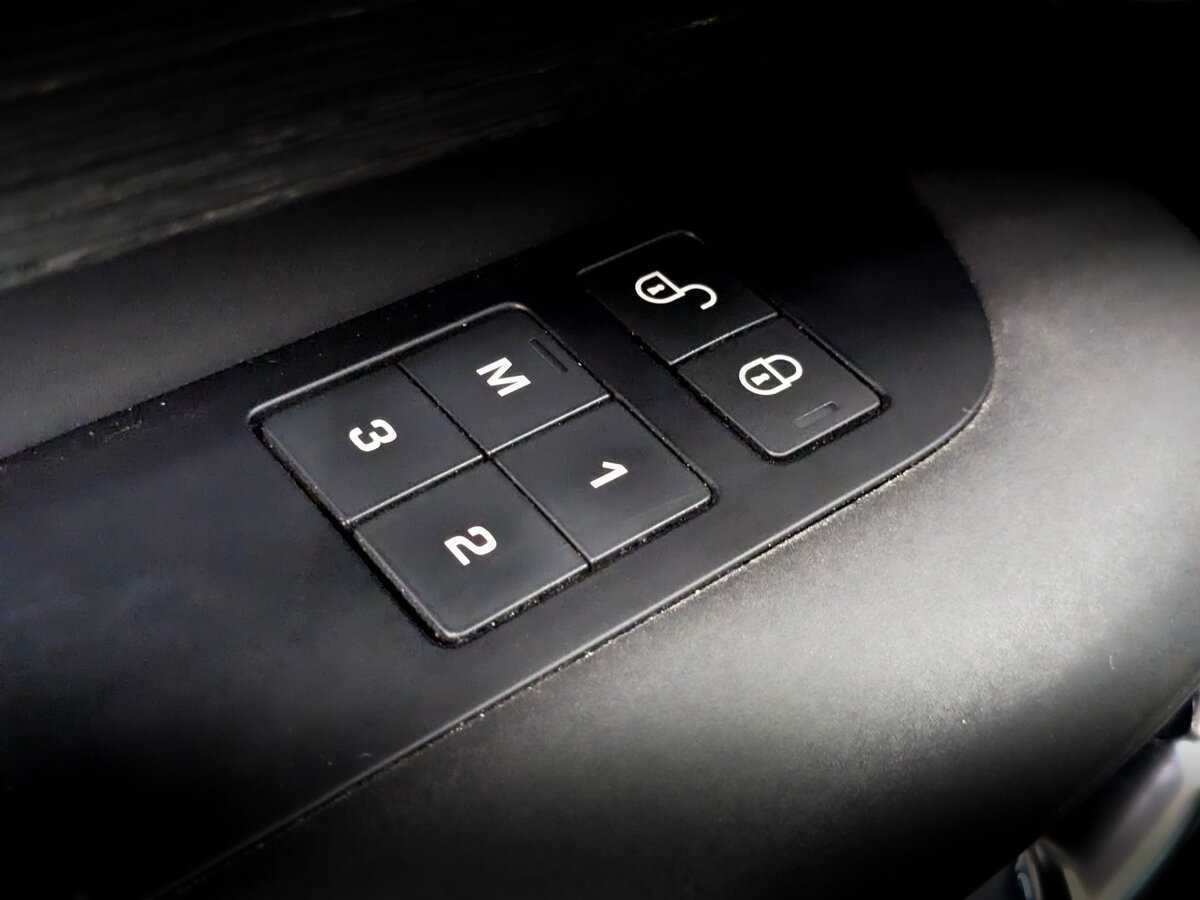 Land Rover Discovery 2018 года с пробегом. Фото: #28