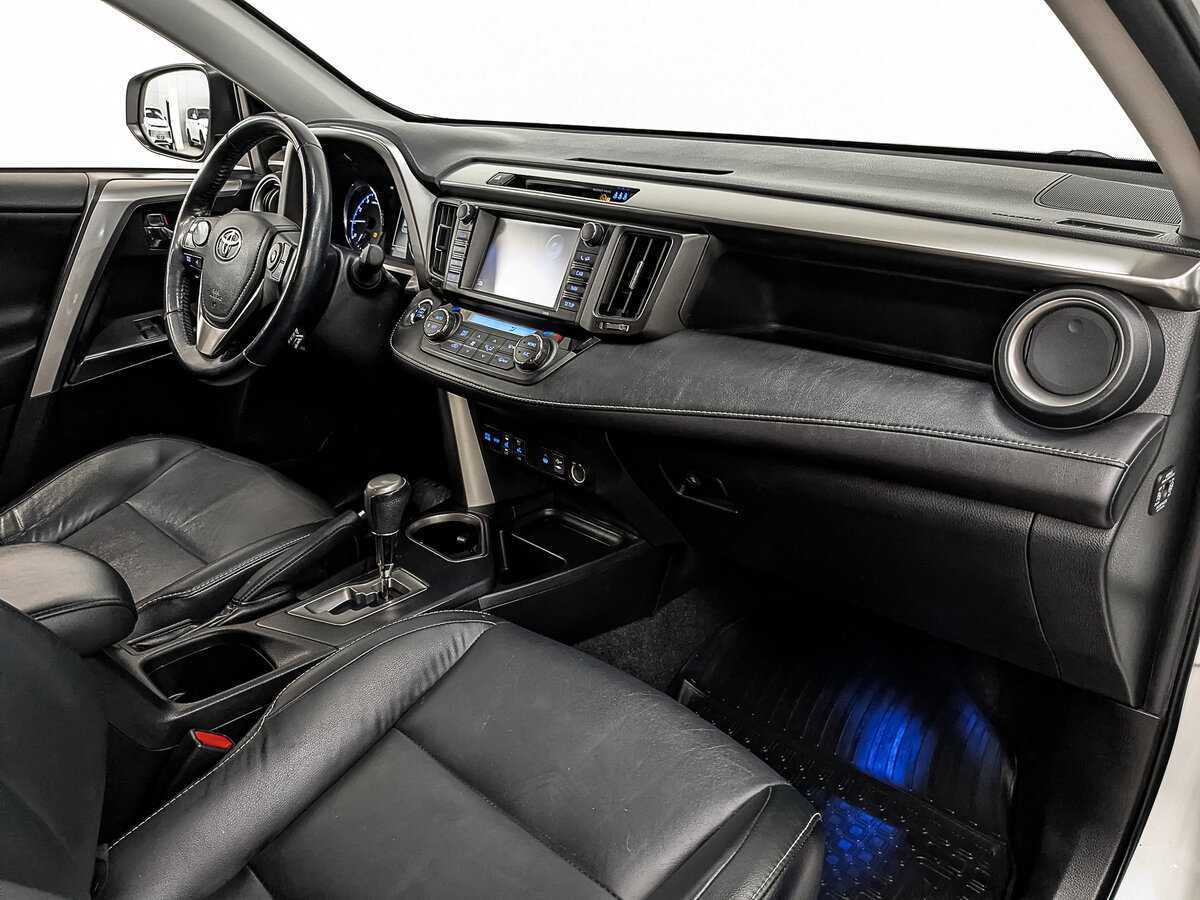 Toyota RAV4 2017 года с пробегом. Фото: #12