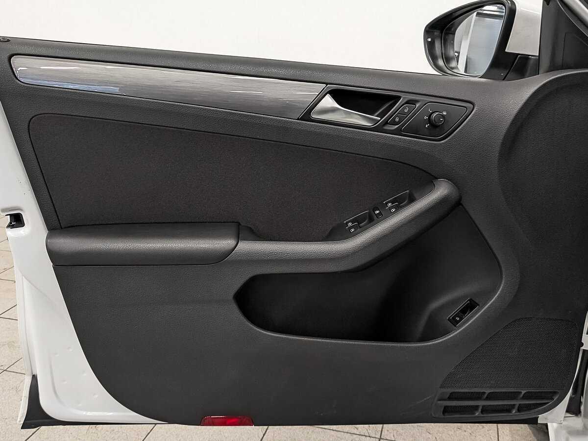 Б/У Фольксваген Джетта 2016 года. Фото: #18