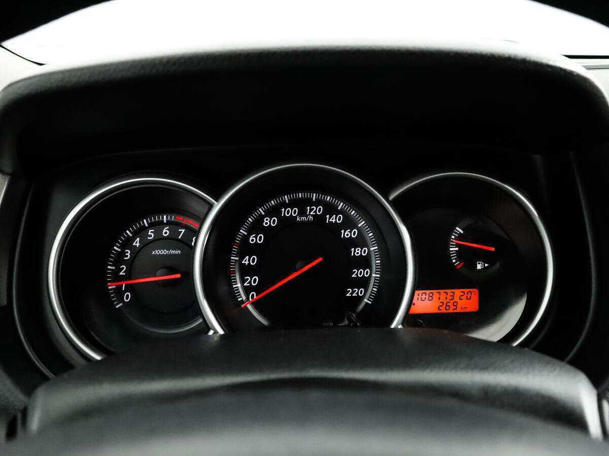 Nissan Tiida 2011 года с пробегом. Фото: #8