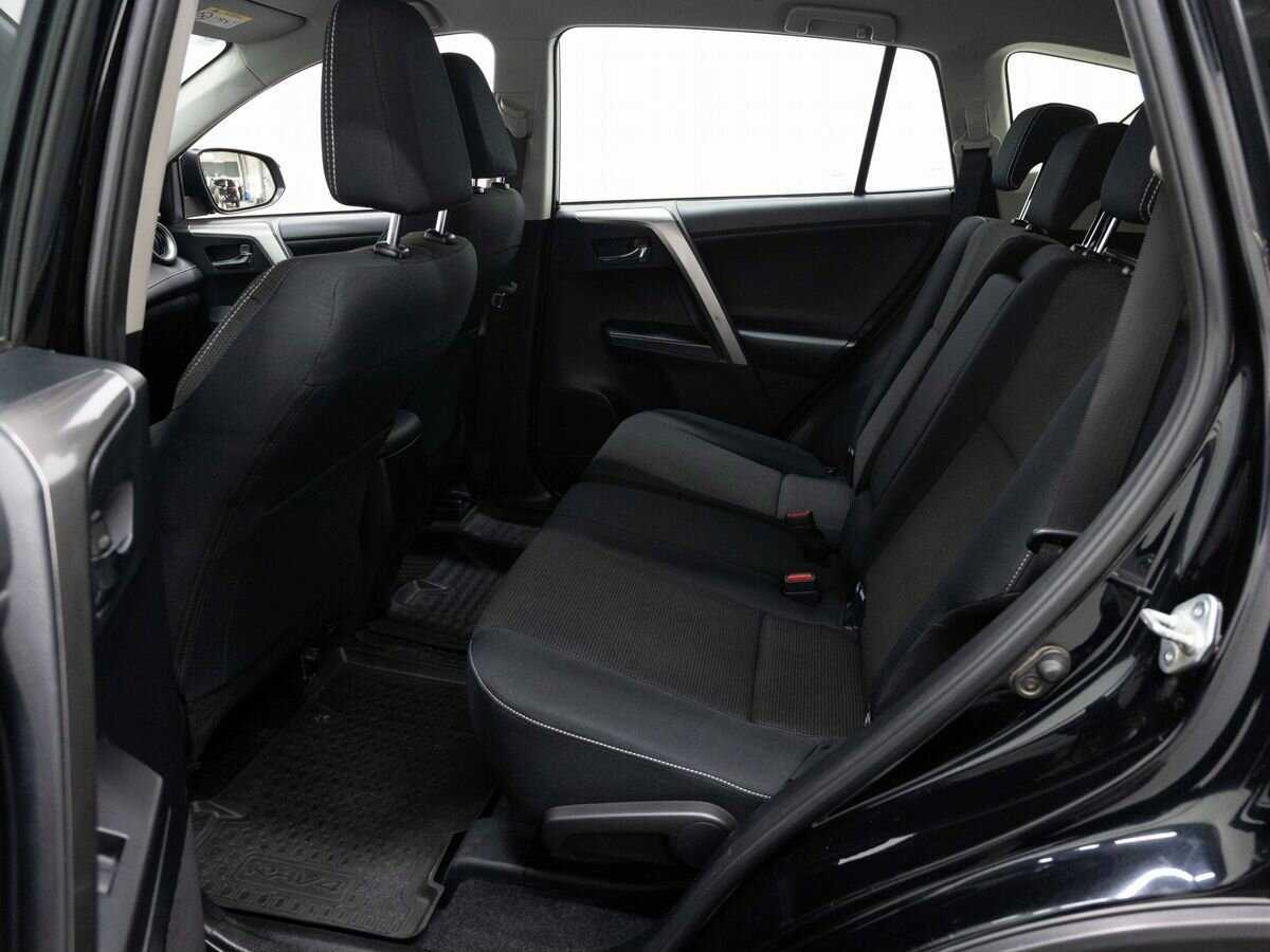 Toyota RAV4 2017 года с пробегом. Фото: #9