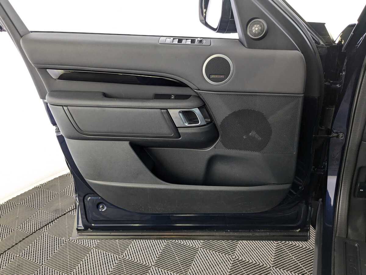 Land Rover Discovery 2019 года с пробегом. Фото: #17