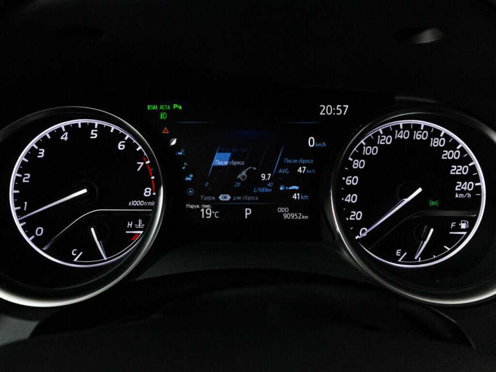 Toyota Camry 2020 года с пробегом. Фото: #10