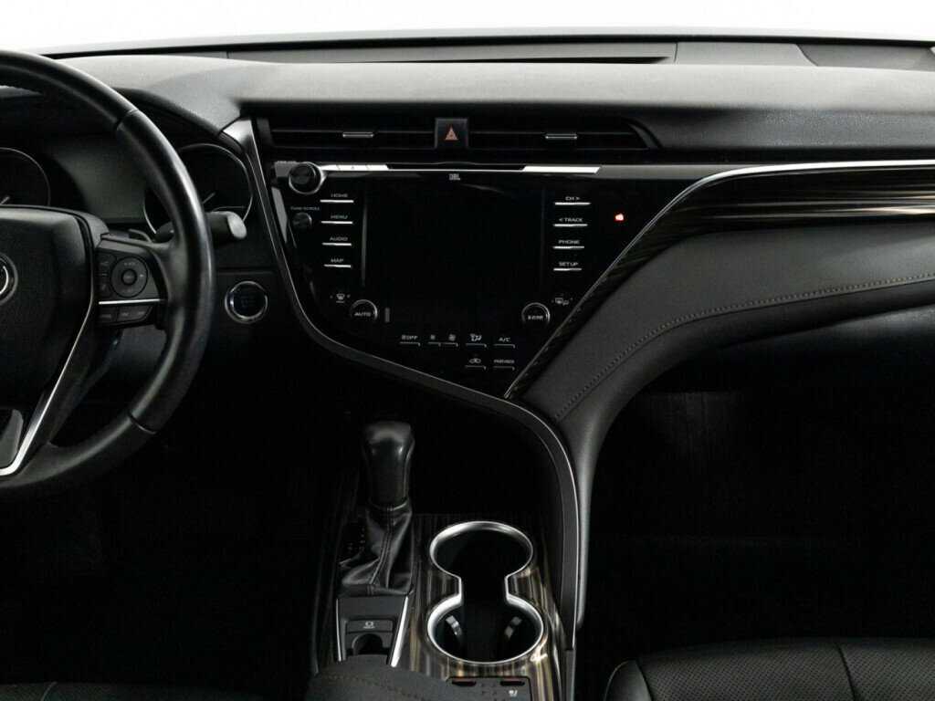 Toyota Camry 2020 года с пробегом. Фото: #12