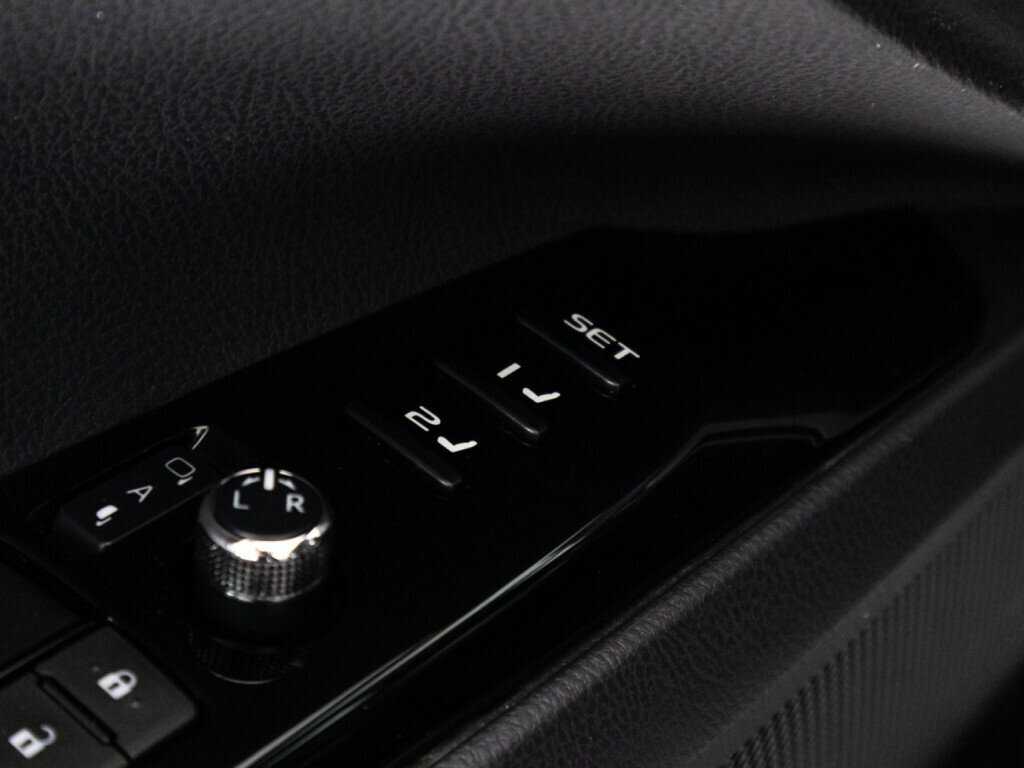 Toyota Camry 2020 года с пробегом. Фото: #14