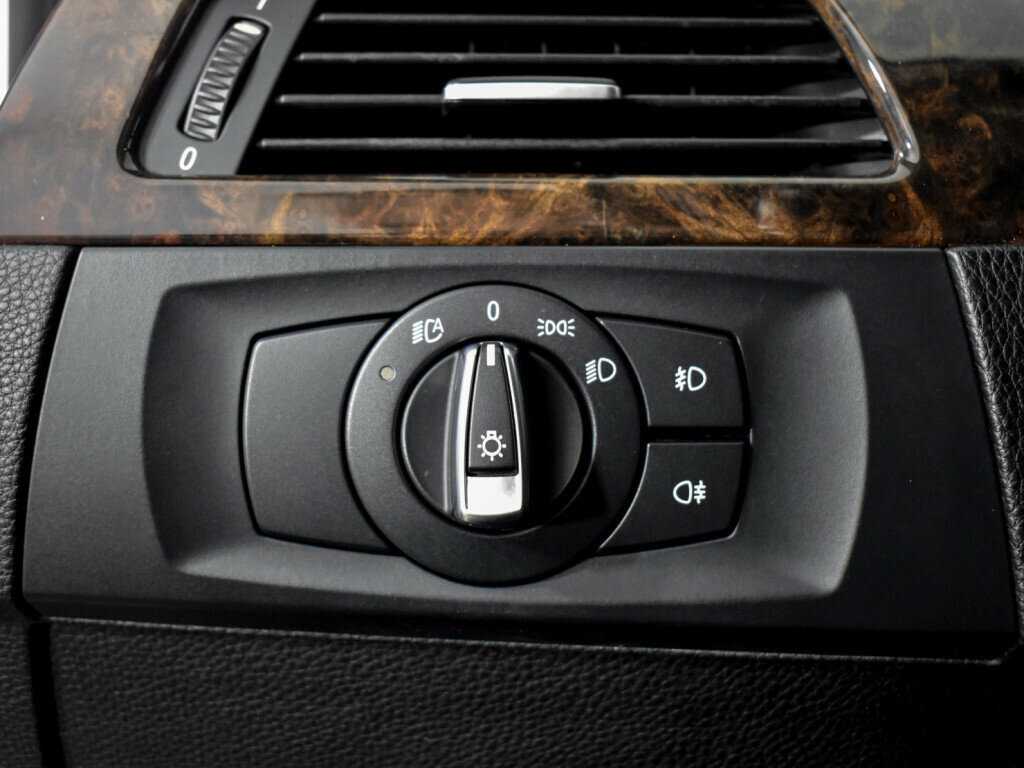 BMW 3 серии 2009 года с пробегом. Фото: #8