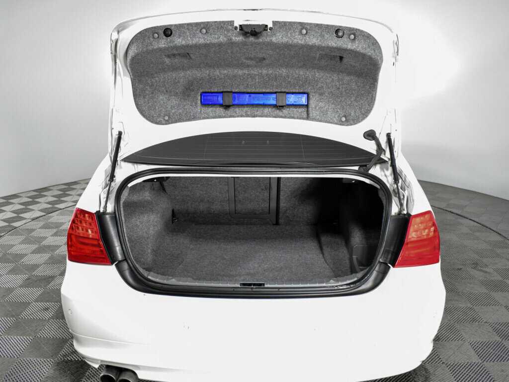 BMW 3 серии 2009 года с пробегом. Фото: #18