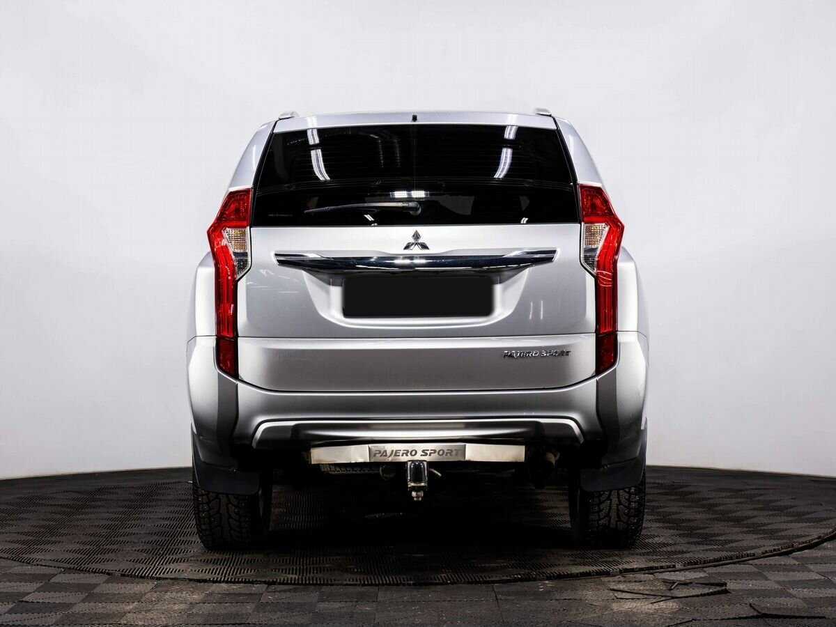 Mitsubishi Pajero Sport 2017 года с пробегом. Фото: #4