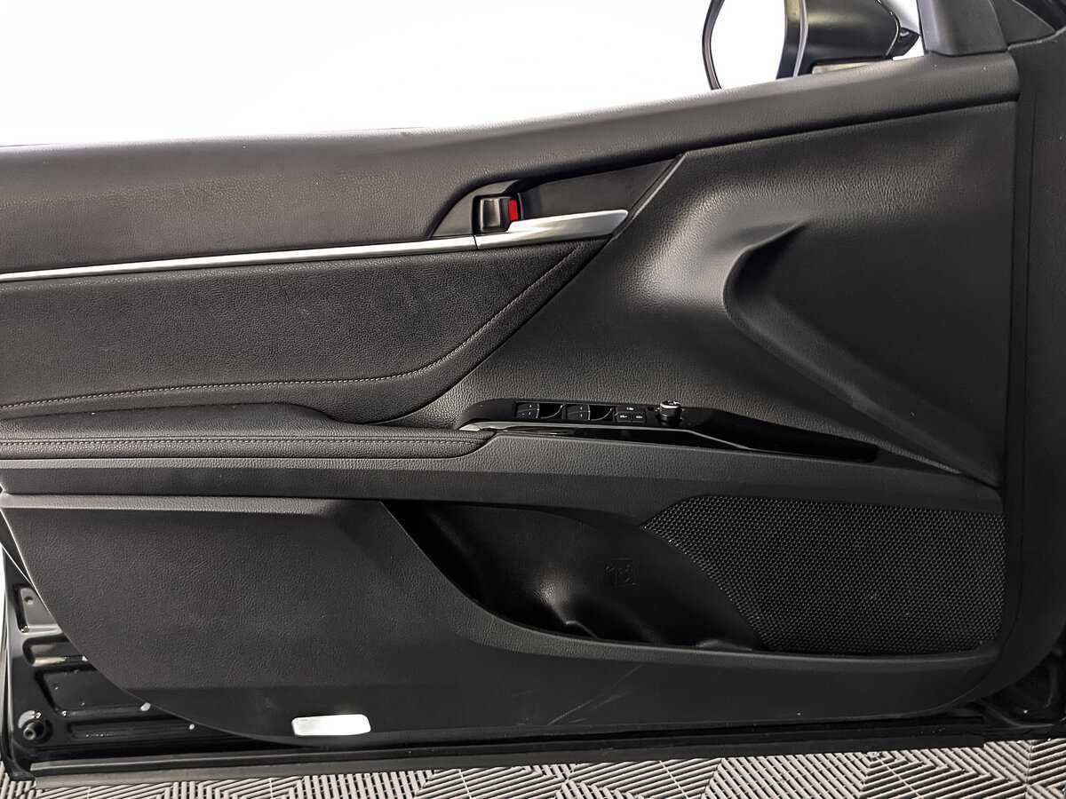 Toyota Camry 2023 года с пробегом. Фото: #18