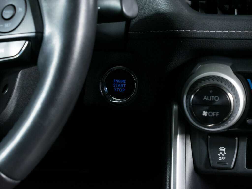 Toyota RAV4 2021 года с пробегом. Фото: #14