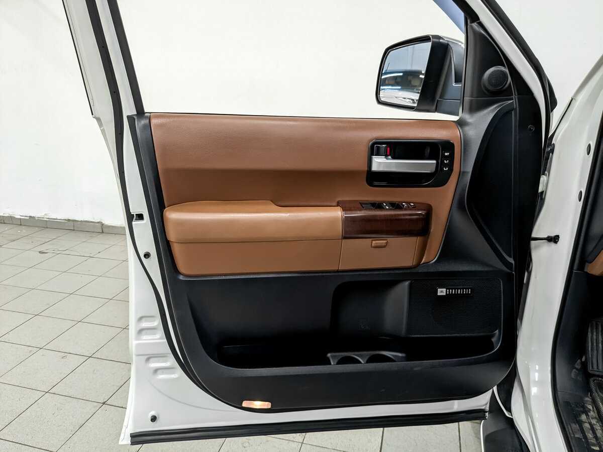 Toyota Sequoia 2013 года с пробегом. Фото: #18