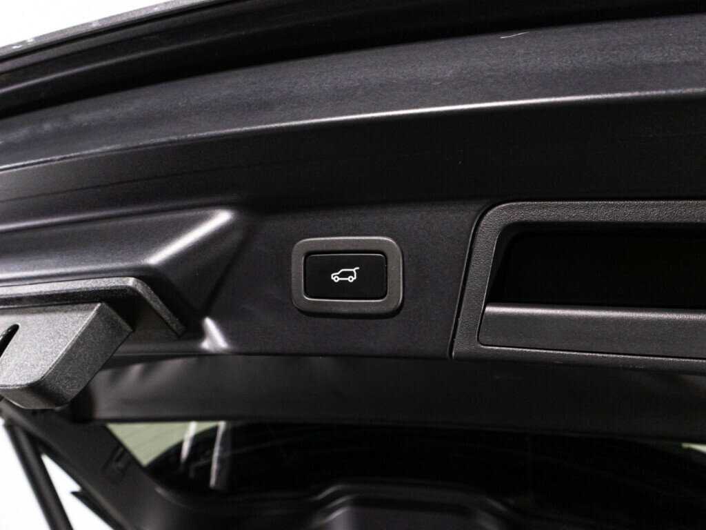 Land Rover Range Rover Velar 2019 года с пробегом. Фото: #14