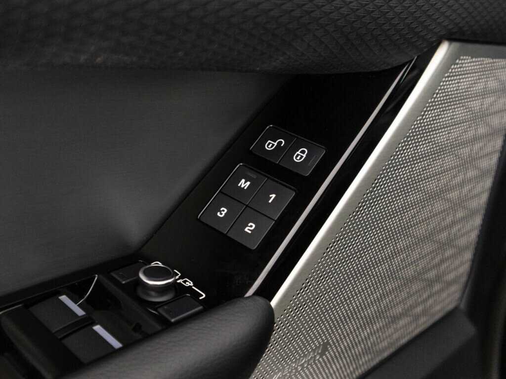 Land Rover Range Rover Velar 2019 года с пробегом. Фото: #16