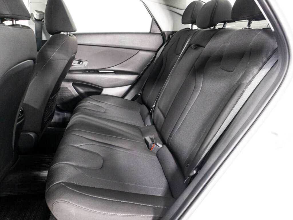 Hyundai Elantra 2021 года с пробегом. Фото: #9