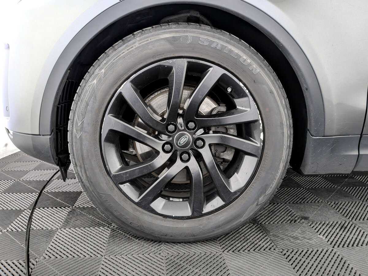 Land Rover Discovery 2017 года с пробегом. Фото: #17