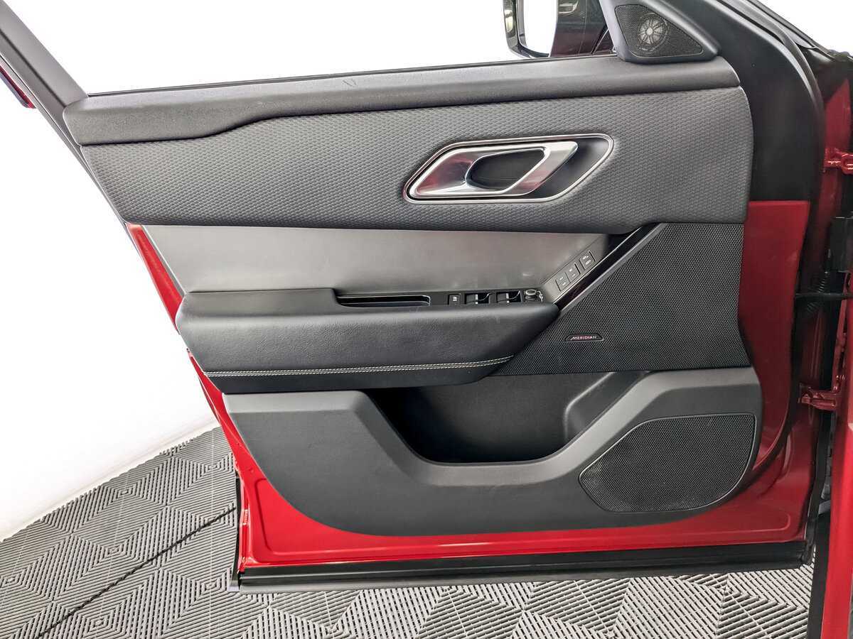 Land Rover Range Rover Velar 2018 года с пробегом. Фото: #18