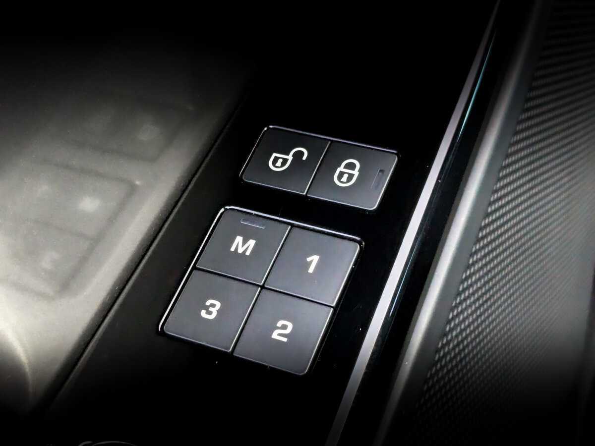 Land Rover Range Rover Velar 2018 года с пробегом. Фото: #21