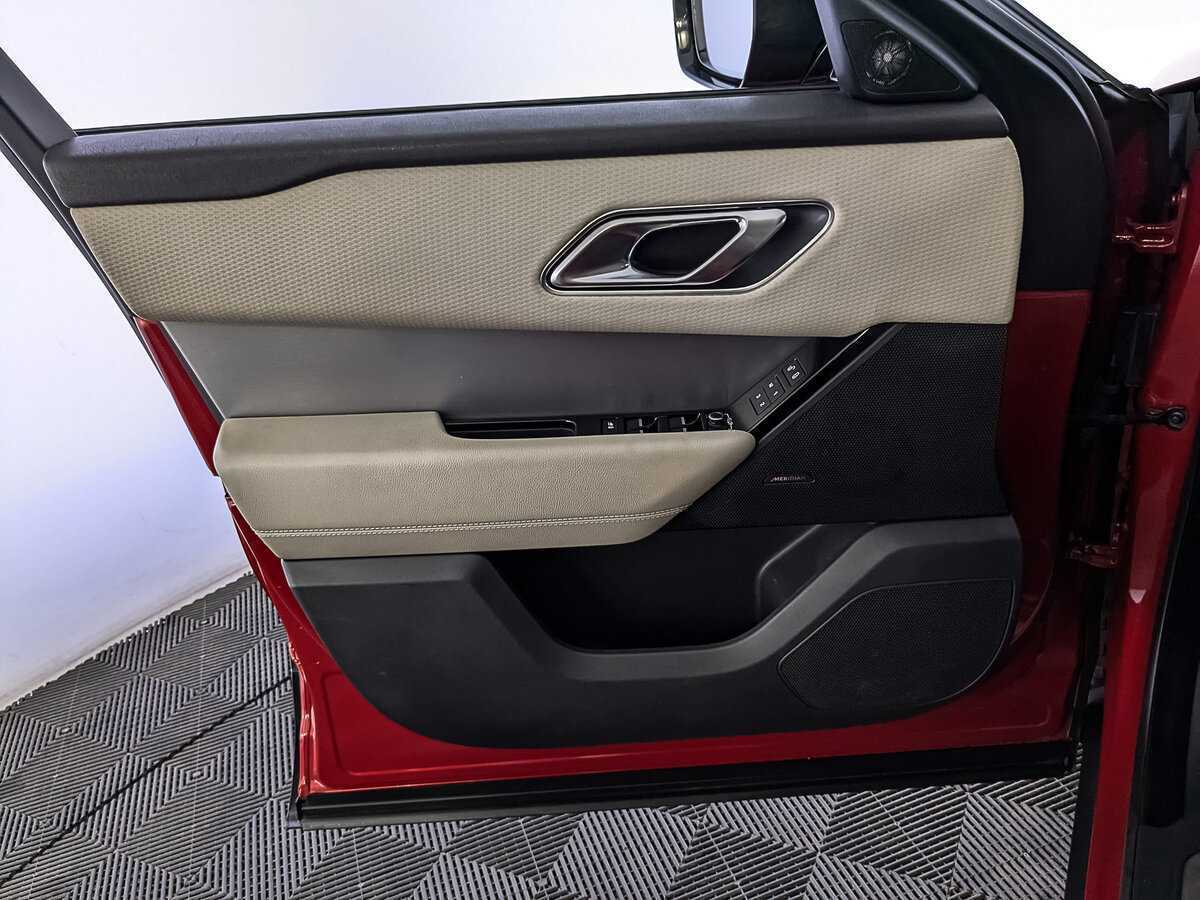 Land Rover Range Rover Velar 2018 года с пробегом. Фото: #18