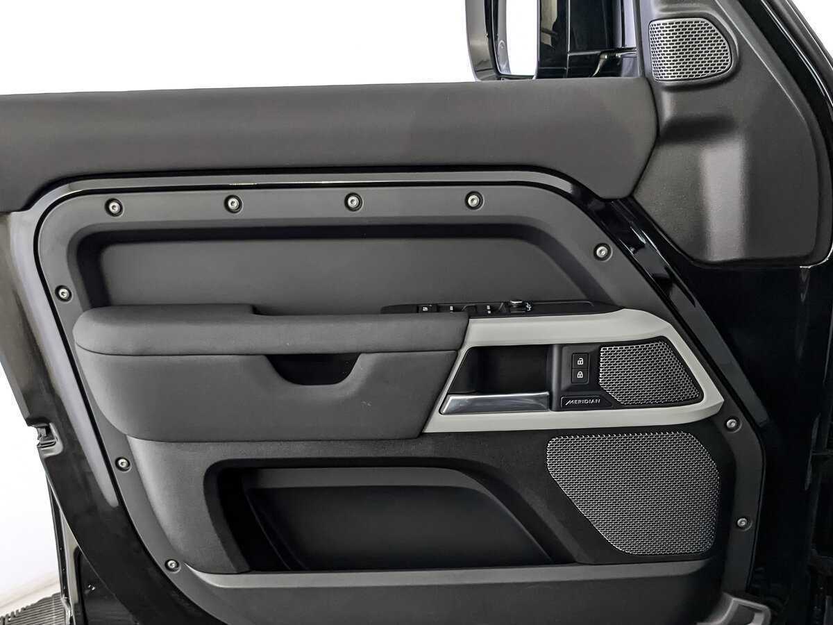 Land Rover Defender 2021 года с пробегом. Фото: #17