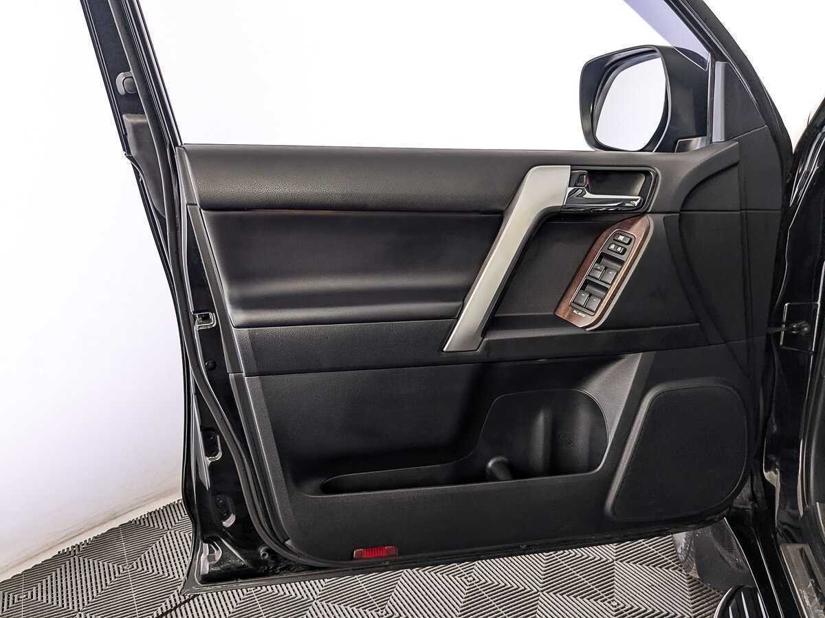 Toyota Land Cruiser Prado 2017 года с пробегом. Фото: #18