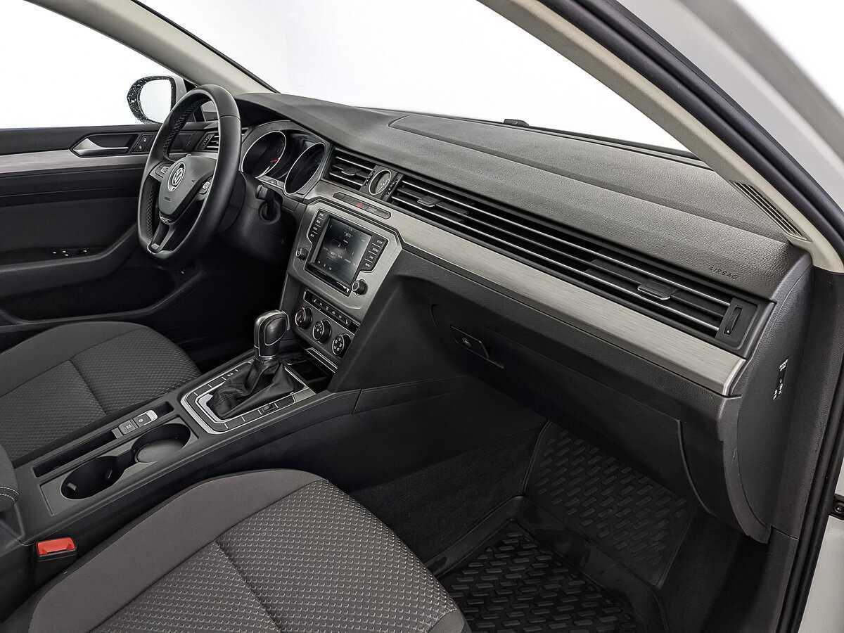 Б/У Фольксваген Пассат 2017 года. Фото: #12