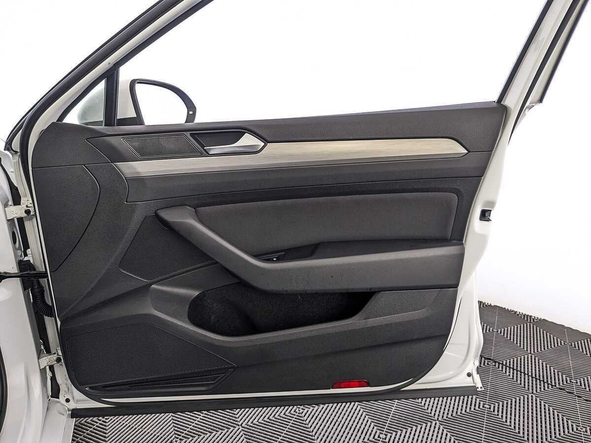 Б/У Фольксваген Пассат 2017 года. Фото: #24