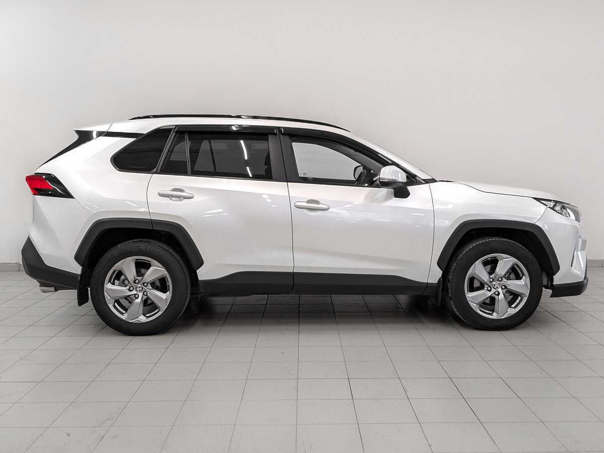 Toyota RAV4 2021 года с пробегом. Фото: #3